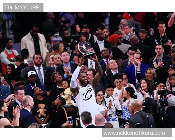 詹姆斯全明星投票突破重围成功升至西部第八引发球迷热议