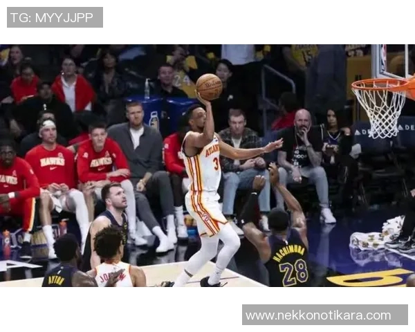 湖人终结五连败！詹姆斯复出带队大胜太阳，再次登顶西部排名